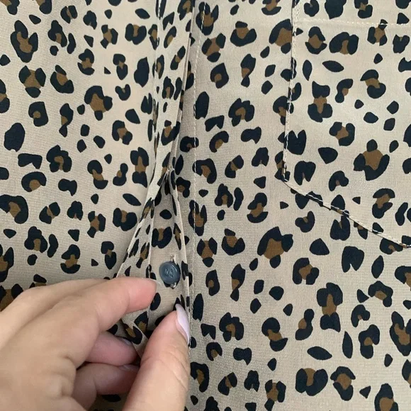 Silk button-up shirt in leopard - Picture 7 of 10